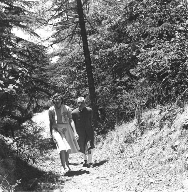 Rare picture of Nehru ji fighting against a Britisher in the forest..❤️