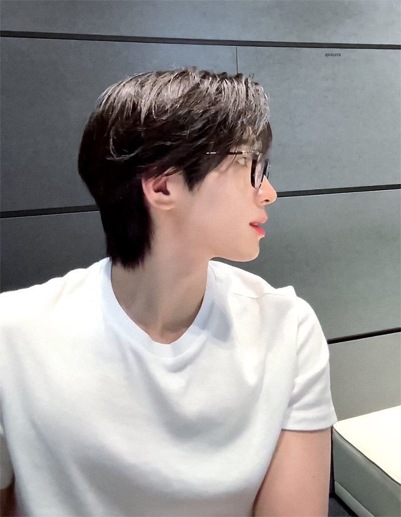 원우 옆태는 정말.. 예술이야