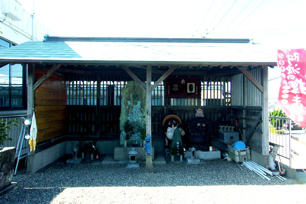 tanutanuki8's tweet photo. 拡散希望
🦝金長軍の一人・隠元大明神✨🦝
狸祠の壁画リニューアルに向けて、隠元保存会様が浄財を募っています。
私も応援させていただきました。

📌振込先
徳島市農業協同組合　徳島支所
普通　6787056
インゲンホゾンカイ　カイケイ　バンドウ ユミコ

狸を未来へつなぐためよろしくお願いします🐾 https://t.co/enws4kBlYf