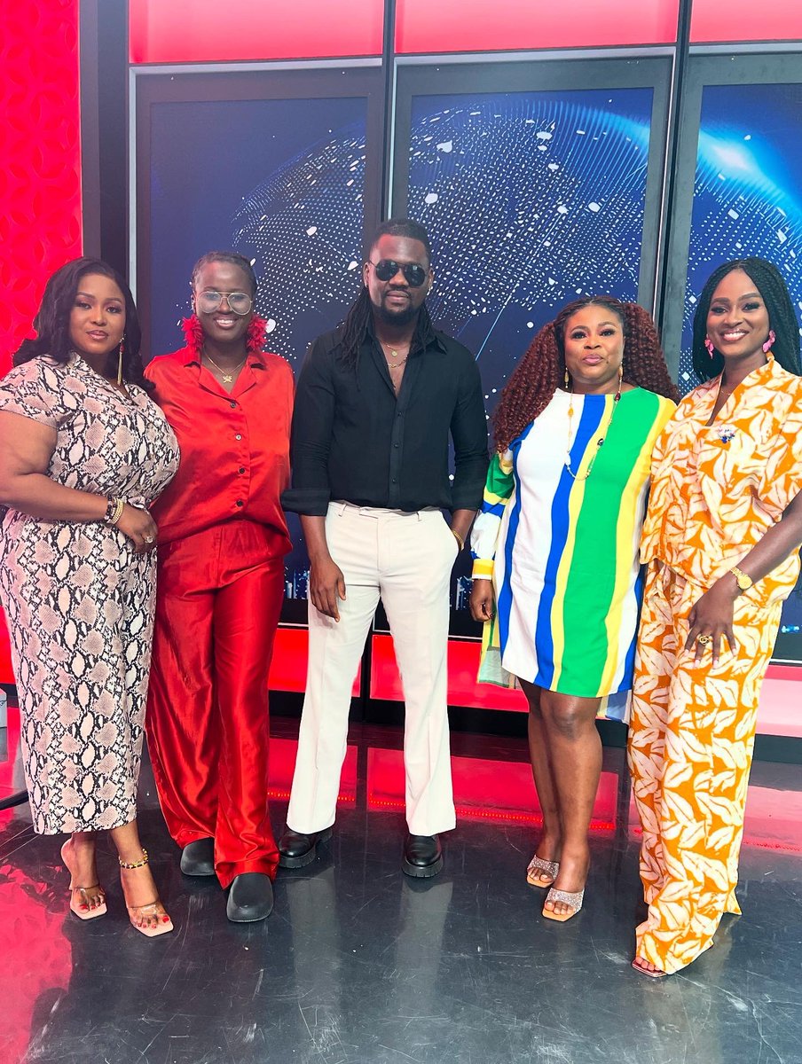 TVCconnect's tweet photo. The ladies of Your View really enjoy today’s show as dem host @michaelsunnyb for studio. 

The guy carry charisma, confidence and correct vibes wey light up everywhere. E sure say viewers sef feel the energy!🔥🔥

#yourviewpidgin 
#tvcentertainment https://t.co/on74OQrhWP