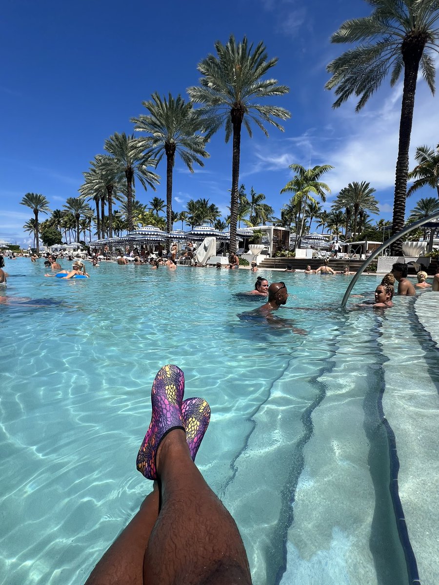 Dodson2121's tweet image. Relaxing Day 1 of 8 in Florida

2 days in Miami Beach 
4 days in Key West 
2 days in Fort Lauderdale 

#LiveLife