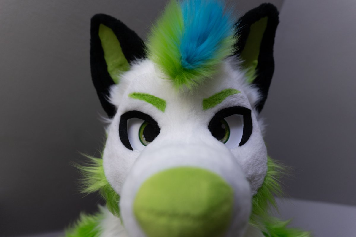 Got games on your phone? 👀
📷: <a href="/SergalSky/">SkySergal</a> 
🪡🧵: <a href="/Sasa_Creations/">Sasa Creations🌸🔜Furciety</a>