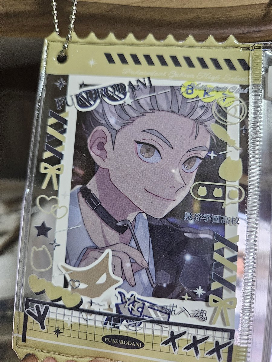 포카는 전에 서코가서 산거기는 한데...
아무튼 오늘 세하온 가서 산 포카홀더랑 찰떡이라 지금 기분이 너무 좋다....////