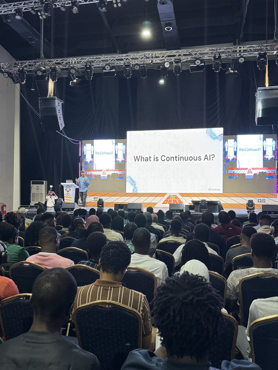 Edidiong Asikpo (Didi) (@didicodes) on Twitter photo The phenomenal <a href="/bdougieYO/">bdougie on the internet</a> giving a keynote speech at #oscafest25
He is teaching us how to make AI agents think like senior engineers 🔥 The phenomenal <a href="/bdougieYO/">bdougie on the internet</a> giving a keynote speech at #oscafest25
He is teaching us how to make AI agents think like senior engineers 🔥