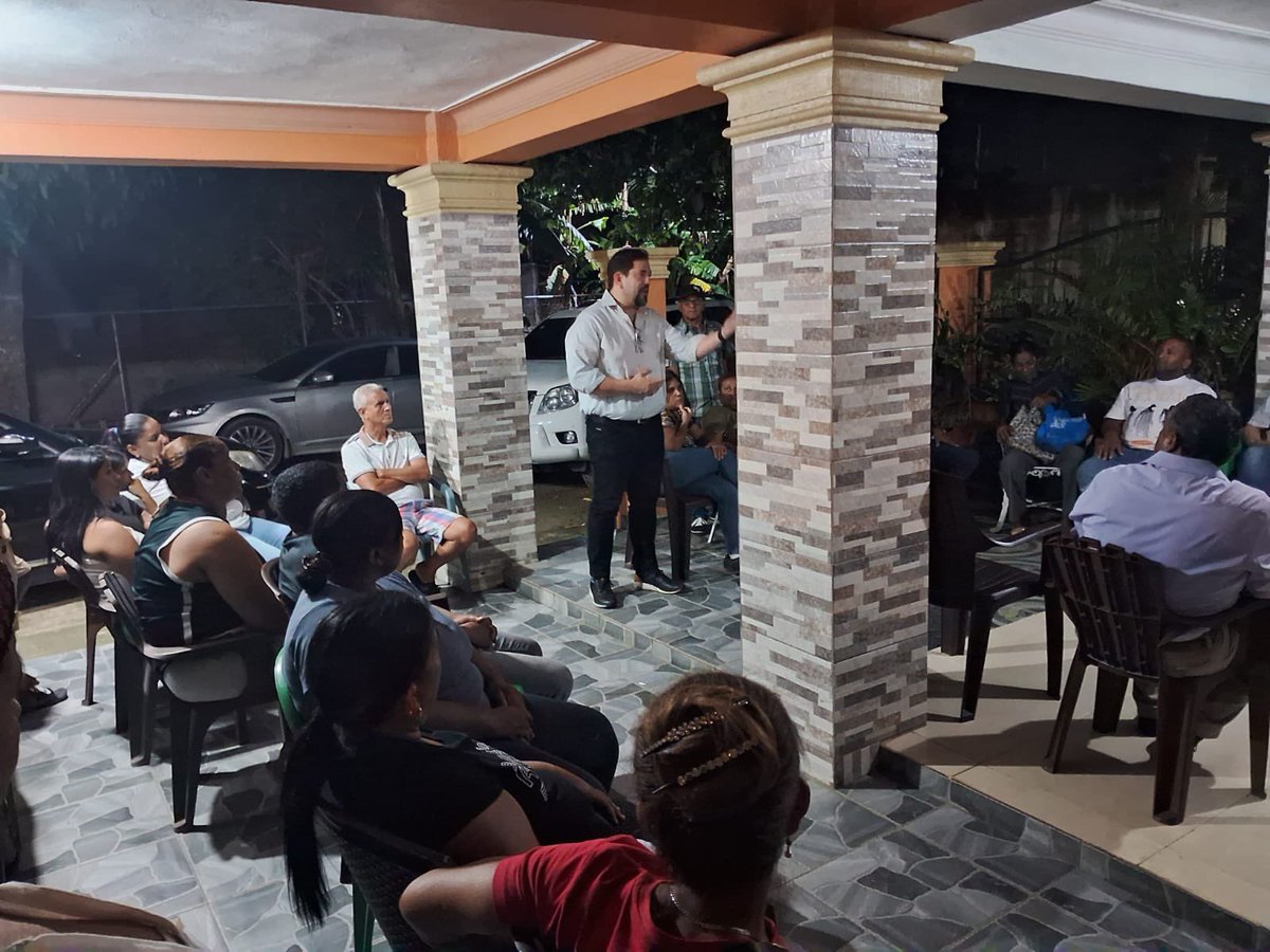 Asiaraf's tweet photo. Ayer fuimos partícipe de “PLD en el Territorio” donde compañeros de La Ceibita, Santiago, demostraron motivación y entusiasmo al trabajo de la LOE @PLDenlinea y escucharon las directrices del compañero #FernandoRosa así como la nuestra, Santiago Rodríguez, Jonahel Fernández y el anfitrión Orlando Flete.