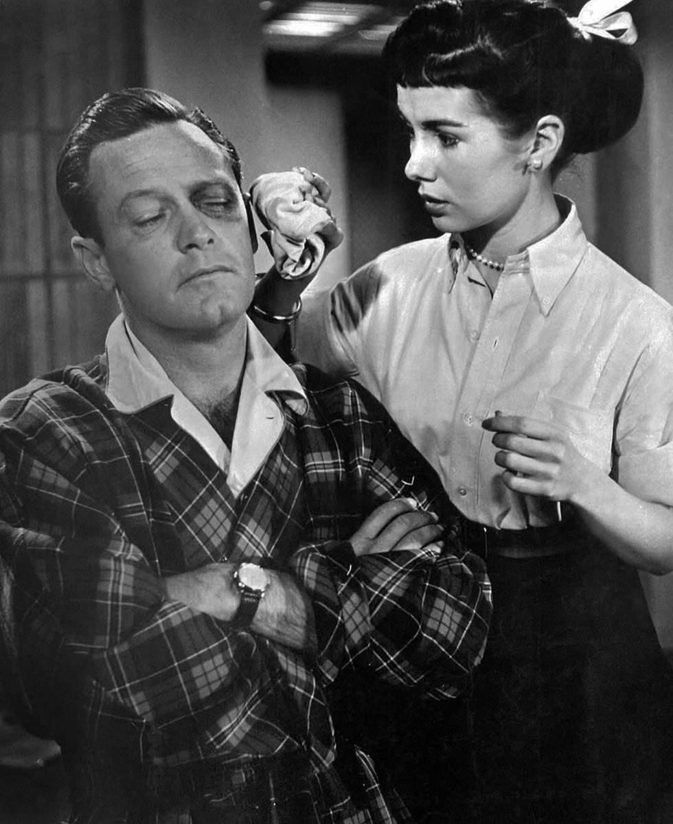 JuanmadelaPoza's tweet photo. #MaggieMcNamara debutó en el cine de la mano de #OttoPreminger en #LaLunaEsAzul (#TheMoonIsBlue, 1953). Una deliciosa y divertida comedia romántica donde estuvo muy bien acompañada por #WilliamHolden y #DavidNiven. La actriz está maravillosa y fue nominada al #PremioÓscar. https://t.co/rnLMcPJutT