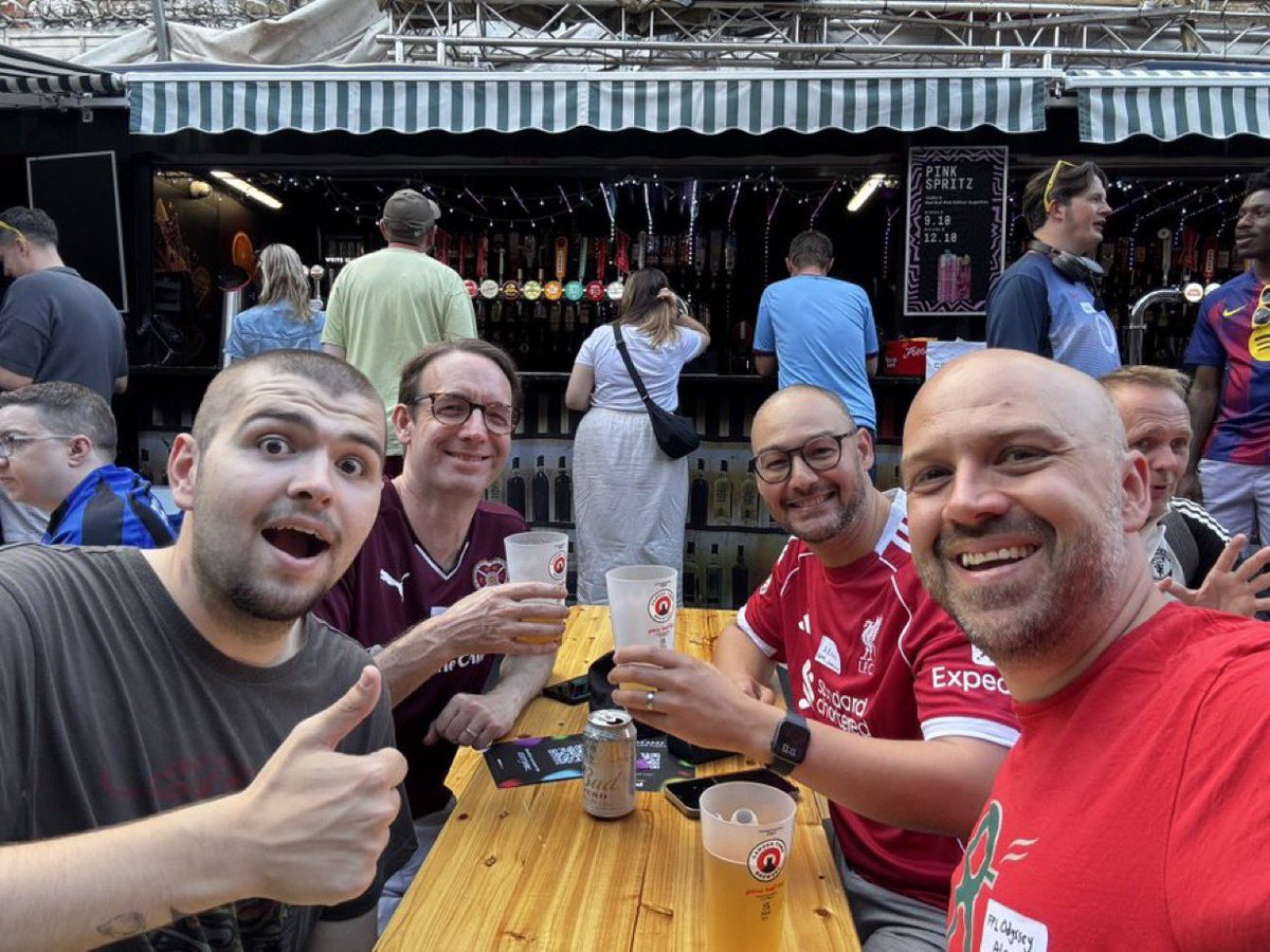FPL_fundraiser's tweet photo. First @ff_fest 🤩

Great to meet so many people and special thanks to those that donated, joined &amp; shared my charity league in-mem of my son, Evan.

Everyone welcome👇🏼
https://t.co/KoQ6wmFyPL

#FPLCommunity @fantasy_stag #Evan11 @FPL_Odyssey https://t.co/SVE4YPHRbG