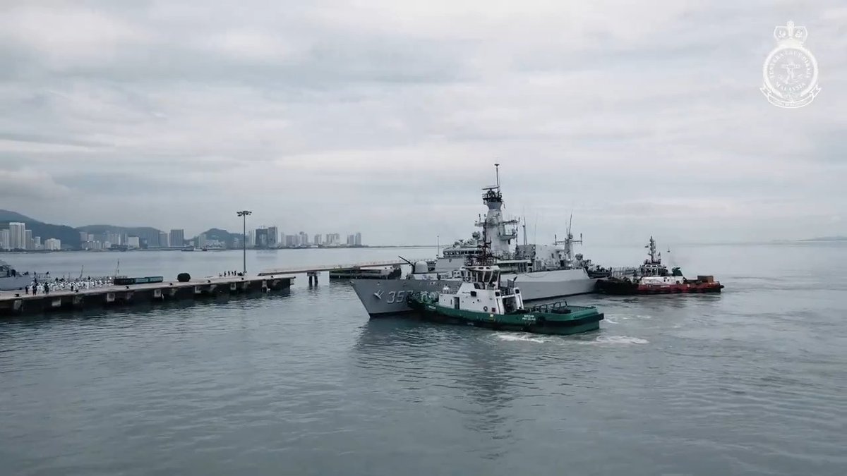 Jatosint's tweet photo. 🇮🇩🇲🇾 KRI Bung Tomo (357) arriving in Penang, Malaysia, for the 3rd ASEAN Multilateral Naval Exercise #AMNEX

📸 @tldm_rasmi https://t.co/VPd1XMtP06