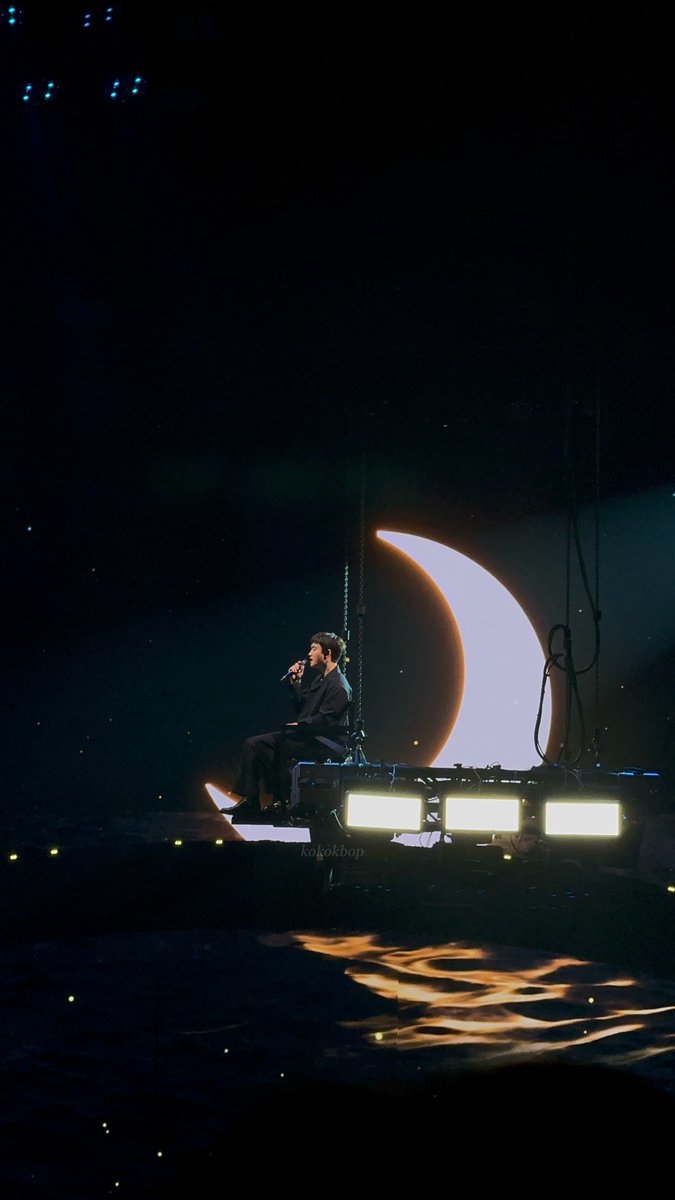 this photo i took of kyungsoo 😭😭😭😭 HE’S SO BEAUTIFUL😭😭😭