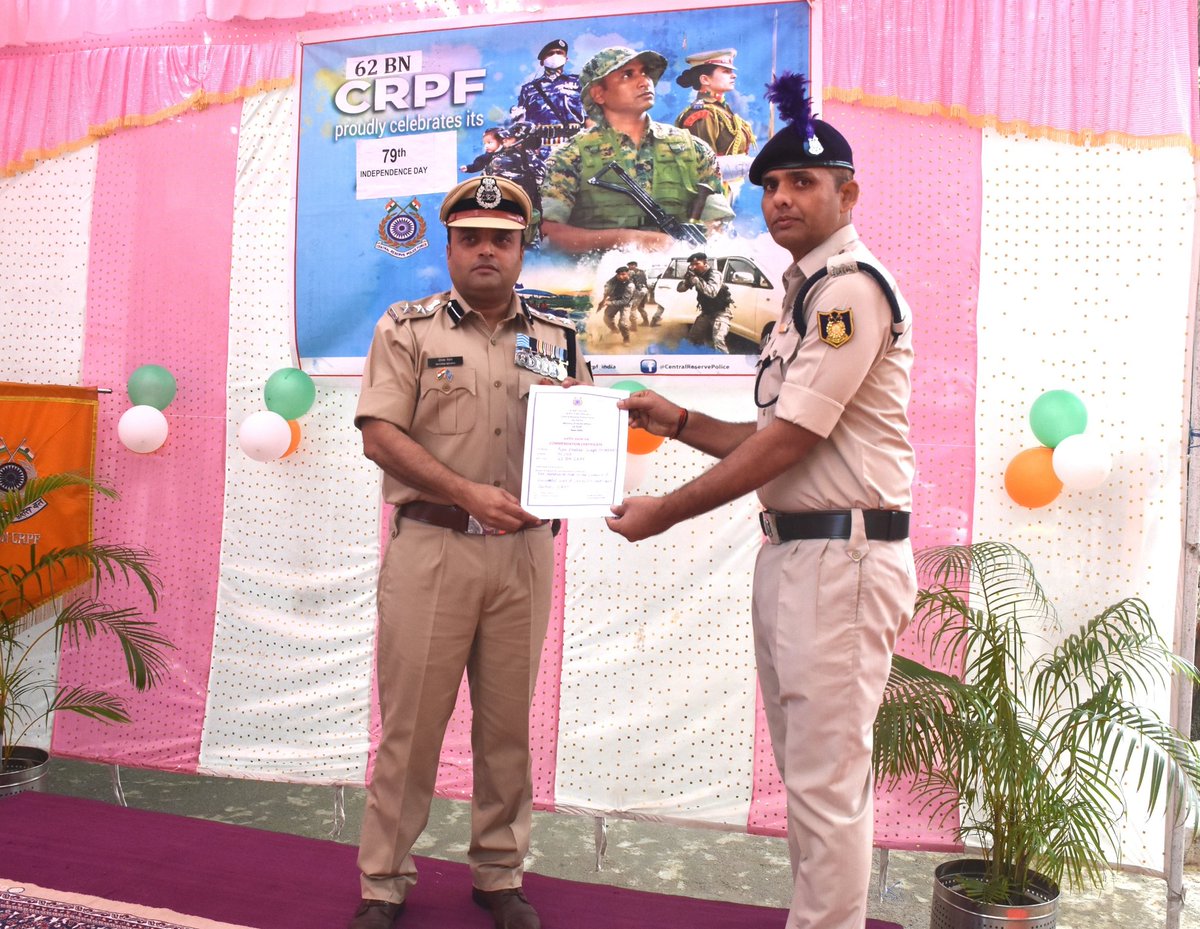 62Crpf's tweet photo. "On the occasion of 15th August, #CO62Bn hoisted the Tricolour flag and awarded  citations to the  unit personnel for their Sheer hard work and dedication towards assigned duties. #harghartiranga #CRPF 
@crpfindia 
@CentralZoneCrpf 
@CTGSECTORCRPF https://t.co/LRkOsIuM8i