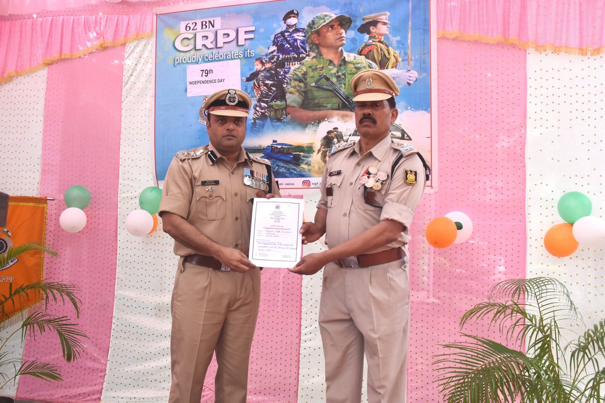 62Crpf's tweet photo. "On the occasion of 15th August, #CO62Bn hoisted the Tricolour flag and awarded  citations to the  unit personnel for their Sheer hard work and dedication towards assigned duties. #harghartiranga #CRPF 
@crpfindia 
@CentralZoneCrpf 
@CTGSECTORCRPF https://t.co/LRkOsIuM8i