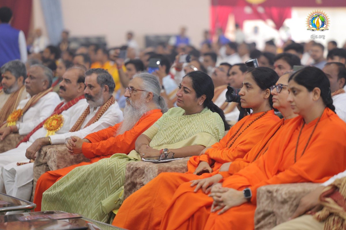 djjsworld's tweet image. Smt. Rekha Gupta, Hon’ble CM of Delhi, joins DJJS Shri Krishna Janmashtami Mahotsav at Divya Dham Ashram today as Chief Guest. She offered prayers at the lotus feet of Lord Krishna and Divya Guru Shri Ashutosh Maharaj Ji [Founder &amp;amp; Head, DJJS], and sought blessings. She admired…