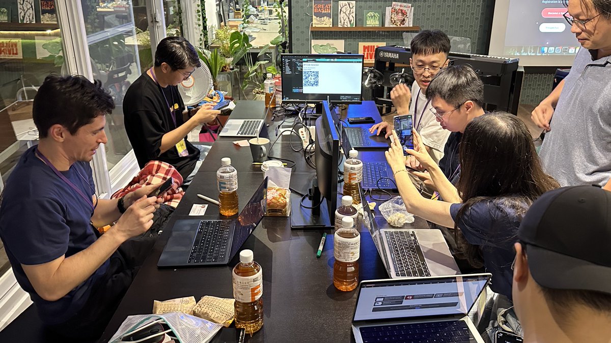 rubyconftw's tweet image. At the “AI dev tools” table co-hosted by @EtrexKuo & @elct9620, everyone took turns sharing their AI tool use & tips.
“Plugging HDMI repeatedly is troublesome.”
“Let’s scan the meeting QR code and share screens.”
“Genius.”
2025-08-09 #CodeParty #RubyConfTW #COSCUP