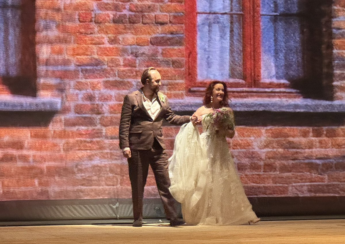 Na ślubie aktorki Barbary Lubos i pisarza Zbyszka Rokity w Teatrze Śląskim w Katowicach. Niech się darzy Młodej Parze!🔥