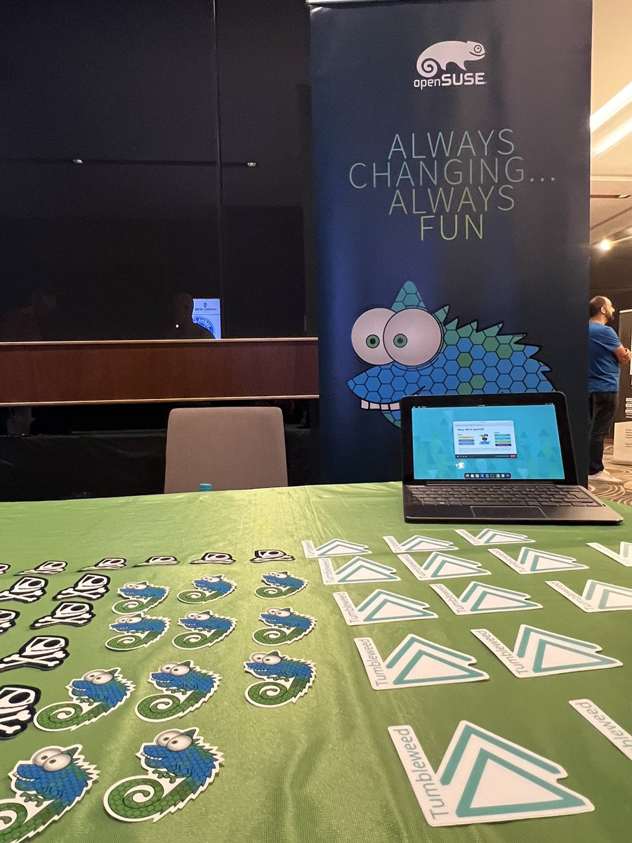 Няколко снимки от пътуващия щанд на #openSUSE и #LPI на #VarnaConf
- - -
A few pictures of the #openSUSE and #LPI travelling info booth at #VarnaConf