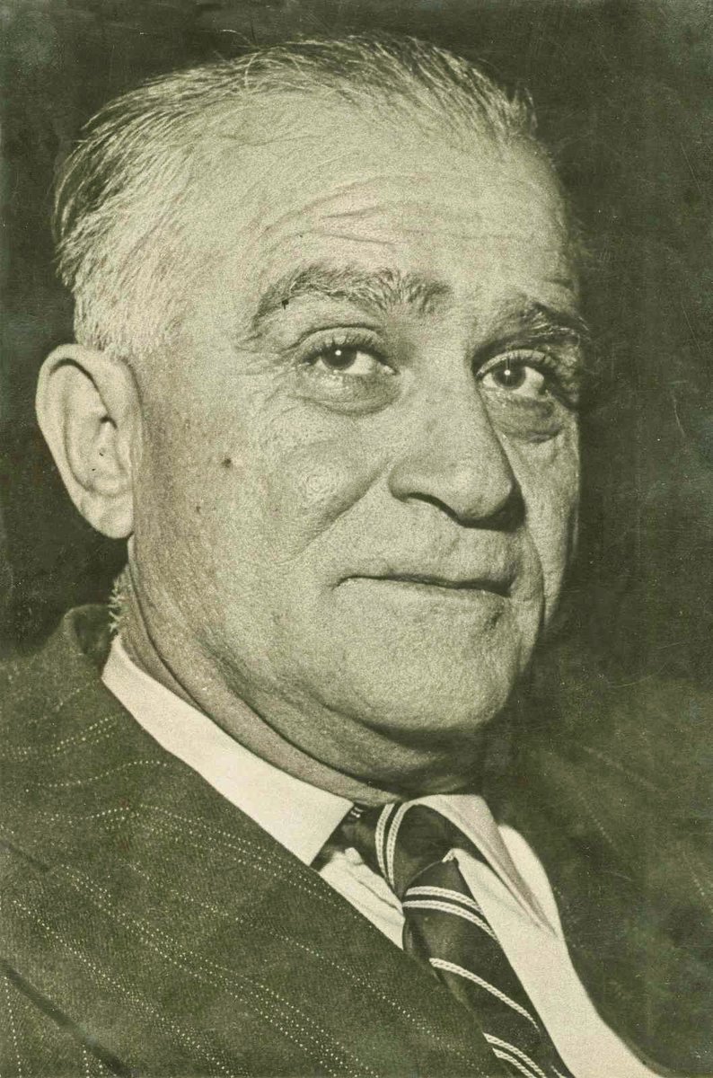 "Ömrümüz bir yığın ölümlerle dolu idi. Ölmüş saatlerimiz, günlerimiz, senelerimiz olduğunu, yıllarca farkına varmadan bir hiçin sarraflığını yaptığımızı, yaşa­madan yaşadığımızı kim inkar edebilirdi. 'Hatta öyleleri var ki bir kere olsun ruhlarının gerçeğine doğmadan ölürler…' "