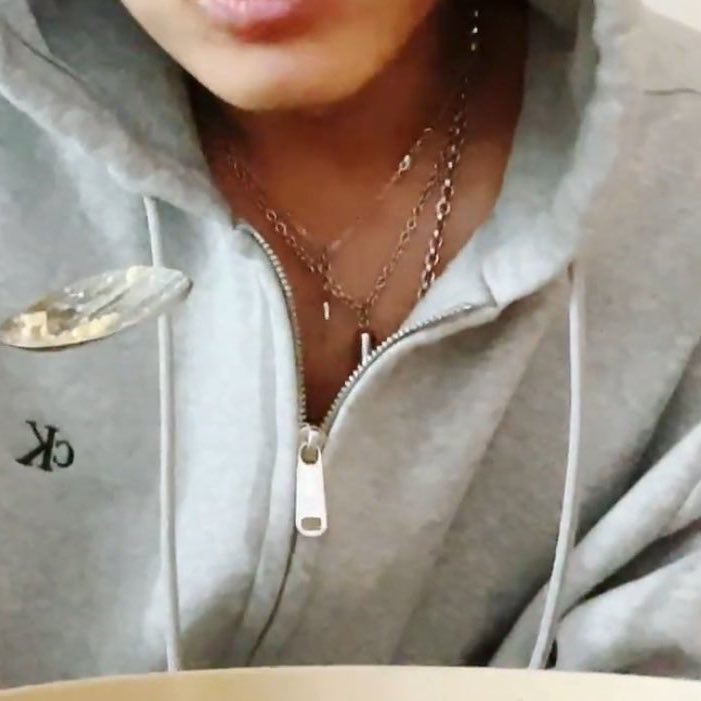 ungdiii_'s tweet image. 반지는 무조건 3개 이상 팔찌 끼는 건 필수에 과한 체인목걸이까지.. 이 집 남자들 취향 정말 알다가도 모르겠다;; 아저씨들 너무 게이 같아요 💢❗️❗️