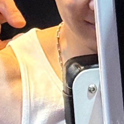 ungdiii_'s tweet image. 반지는 무조건 3개 이상 팔찌 끼는 건 필수에 과한 체인목걸이까지.. 이 집 남자들 취향 정말 알다가도 모르겠다;; 아저씨들 너무 게이 같아요 💢❗️❗️