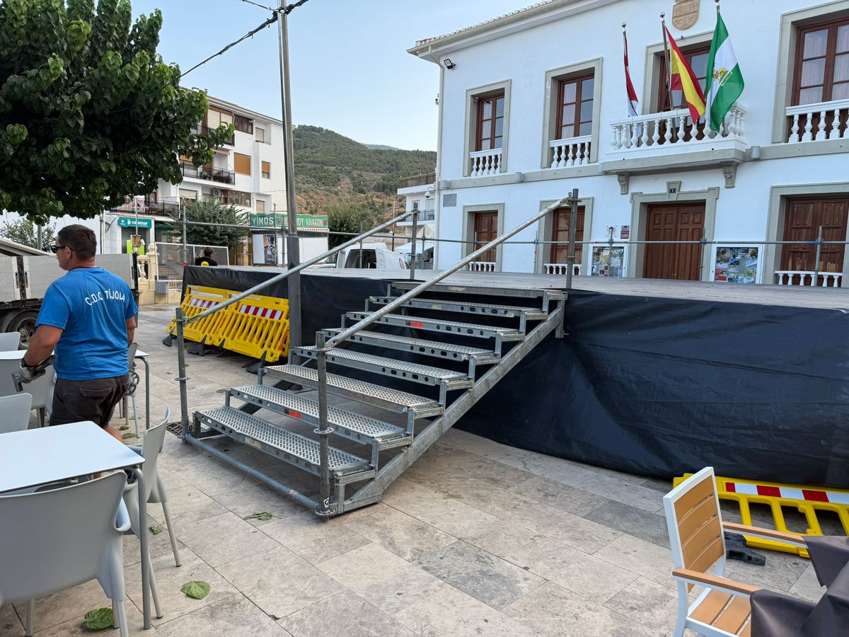 Otra semana frenética de #montajes en diferentes partes de España. 

Aunque en esta ocasión destacamos el montaje del concierto celebrado anoche en 📍 Vera con <a href="/manuelcarrasco_/">Manuel Carrasco</a> 💪♥️‼️

#OlukarpaEventos