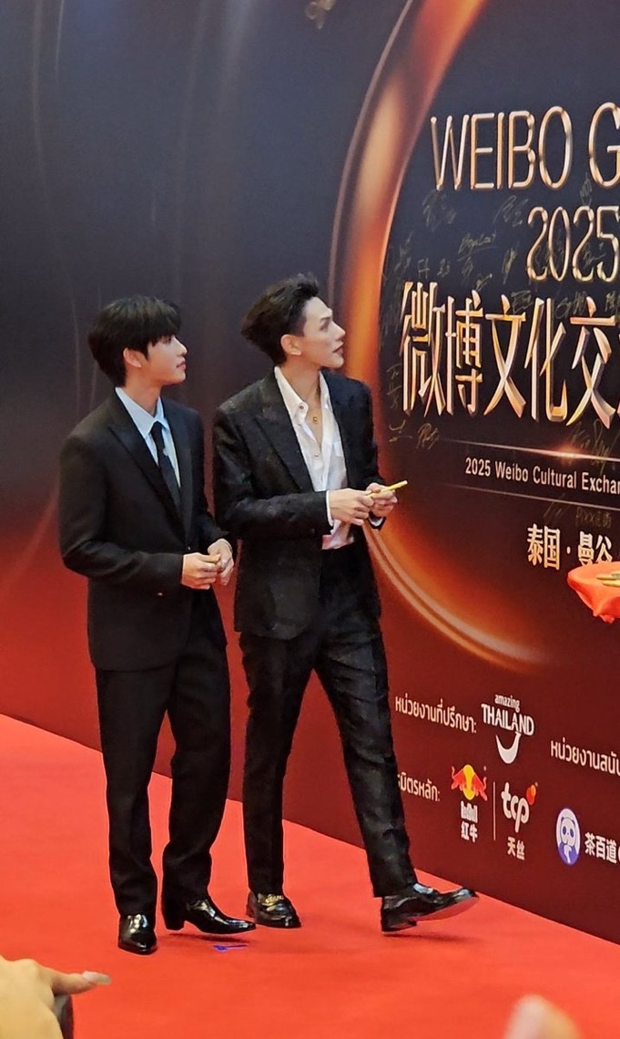 เหมาะสมที่สุด กิ่งทองใบหยกของจริง ✨  
ต้าห์อู๋ - ออฟโรด เคมีลงตัวสุด ๆ  

OUROAD CulturalExchange  
#WeiboGalaxDaouOffroad  
#ต้าห์อู๋ออฟโรด #DaouOffroad  
#WeiboCulturalExchangeNight2025  
#WeiboGala2025  
#Entertainment #Trending #Breaking #Viral #News