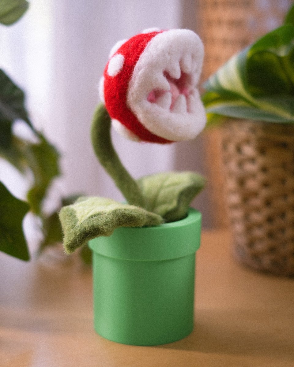 Ma petite plante piranha sera à gagner lors du ZEvent et la tombol’art de <a href="/poncefleur/">Ponce</a> 🫶🏻 Trop contente de pouvoir faire don d’une de mes créations pour soutenir l’événement ✨