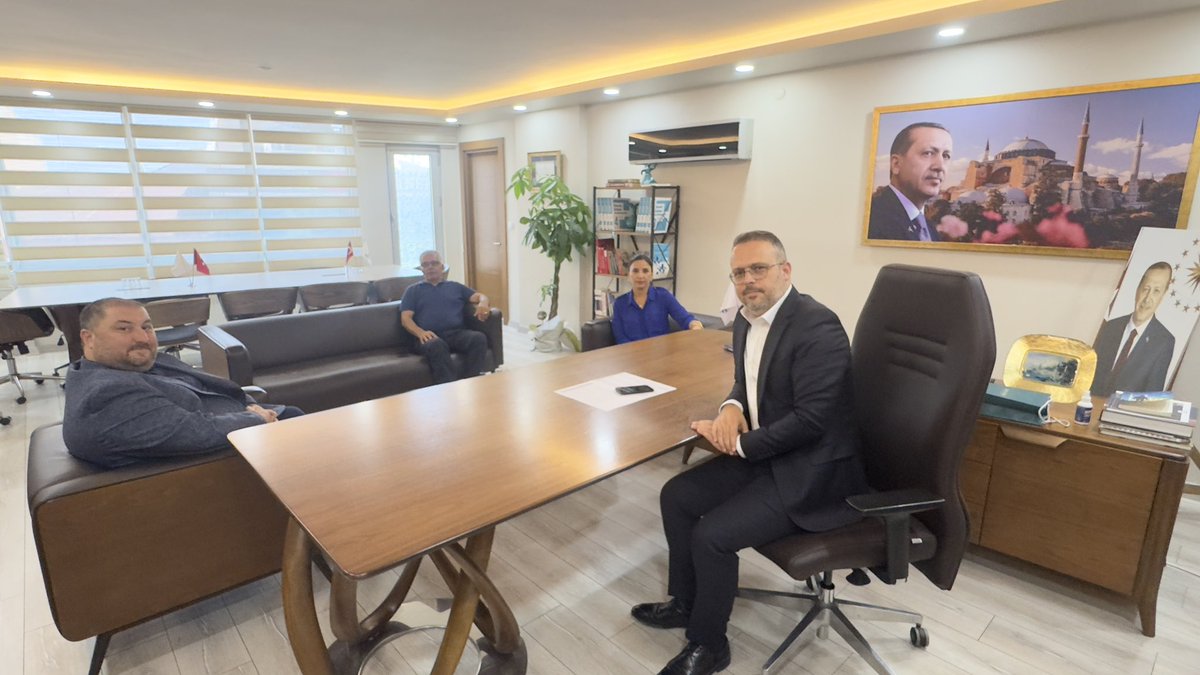 Önceki dönem gençlik kolları başkanlığımızı ve meclis üyeliğimizi yapmış Mustafa Emrullah Gür, önceki dönem Ak Parti Bingöl Kadın Kolları Başkanı Şeyma Bural ve ilçemizin kurucularından kıymetli büyüğümüz Salih Bolelli bizleri ziyaret etti.

Emekleriyle, katkılarıyla ve samimi