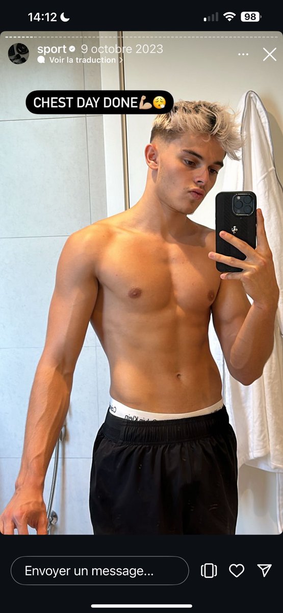 Omg Maël je lui laisse me faire tous se qu’il veut tellement il me fait bander #abdo #nude