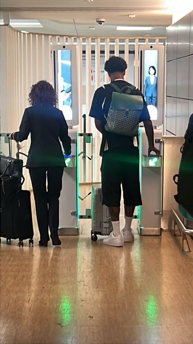 St Juste era muito importante fora do campo , o balneário perde com esta saída…. ganha o Sporting, muitas lesões……… 😐 

No aeroporto a caminho de Espanha 🇪🇸