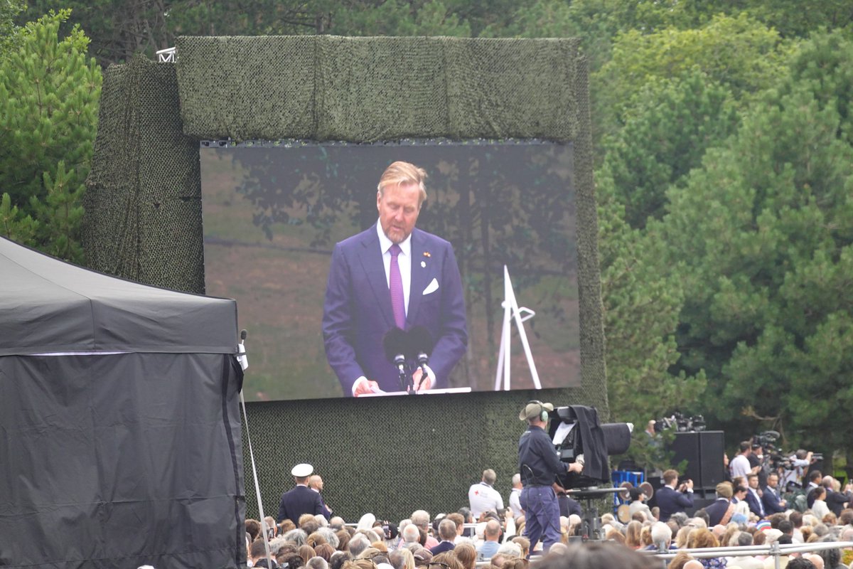 Dat was mooi! 'Toespraak van Koning Willem-Alexander bij de Nationale Herdenking bij het Indisch Monument in Den Haag' koninklijkhuis.nl/documenten/toe…