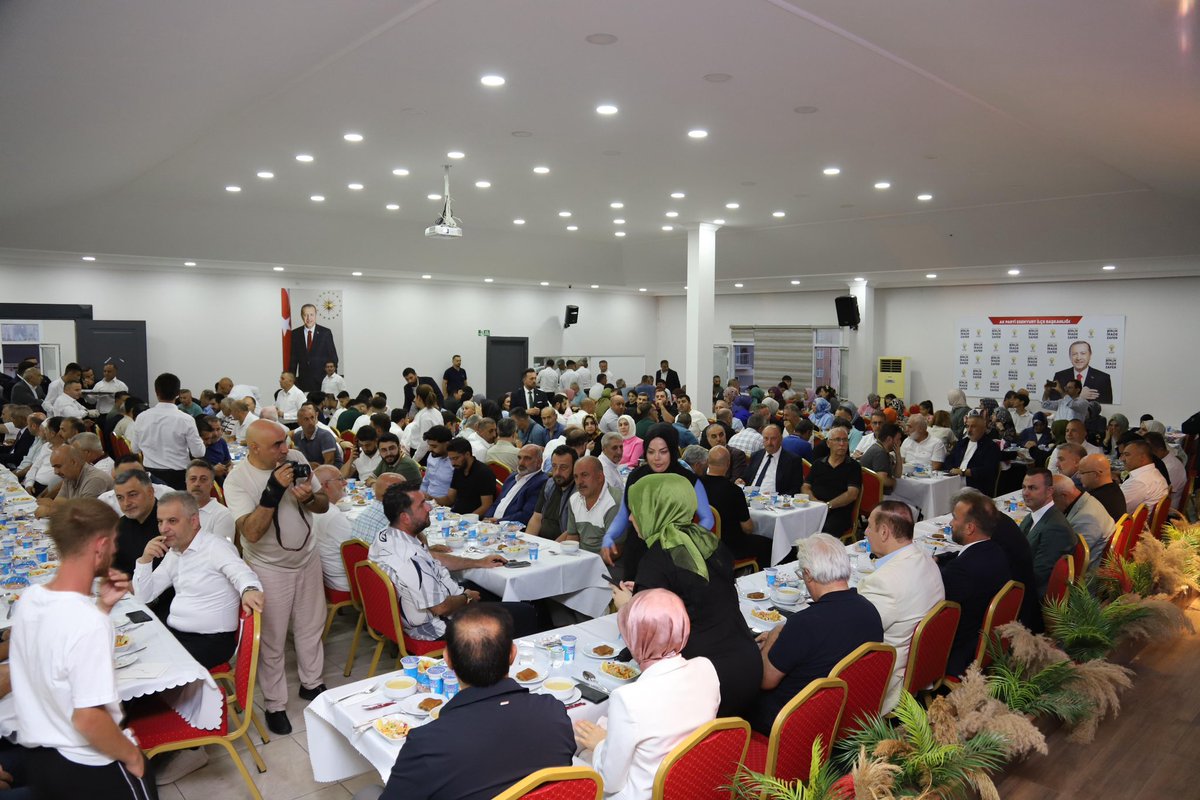 AK Partimizin 24. kuruluş yıldönümünde İlçe Başkanlığımızda Milletvekilimiz Seyithan İzsiz, K.K. MKYK Üyemiz Mercan Koç, İl Başkan Yardımcılarımız, Önceki Dönem İlçe Başkanlarımız, Belediye Başkanlarımız ve teşkilat mensuplarımız ile biraraya geldik.

Nice 24 yıllara inşallah…💫