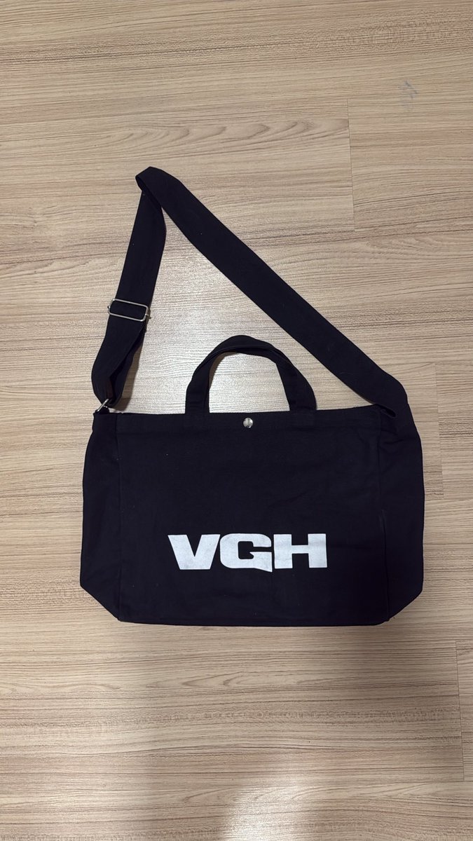 marewsprw's tweet photo. กระเป๋าสะพายข้าง vgh 299฿ ใหม่มากๆๆๆ
#uxryclub #ส่งต่อuxryclub #vghbkkมือสอง #vgh #vghbkk #ส่งต่อvgh #raccoonclub #fallenangels #ส่งต่อfallen #ส่งต่อเสื้อผ้ามือสอง #cintageshop
#sculptor #stylist_shop #mollycrue https://t.co/jbX5vv6ETs