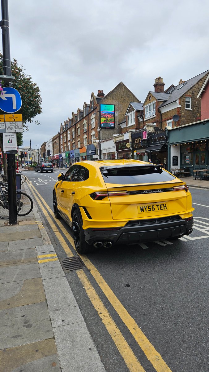 SW19resident's tweet photo. @MPSDundonald will driver be fined at all? https://t.co/2NckAqsahv