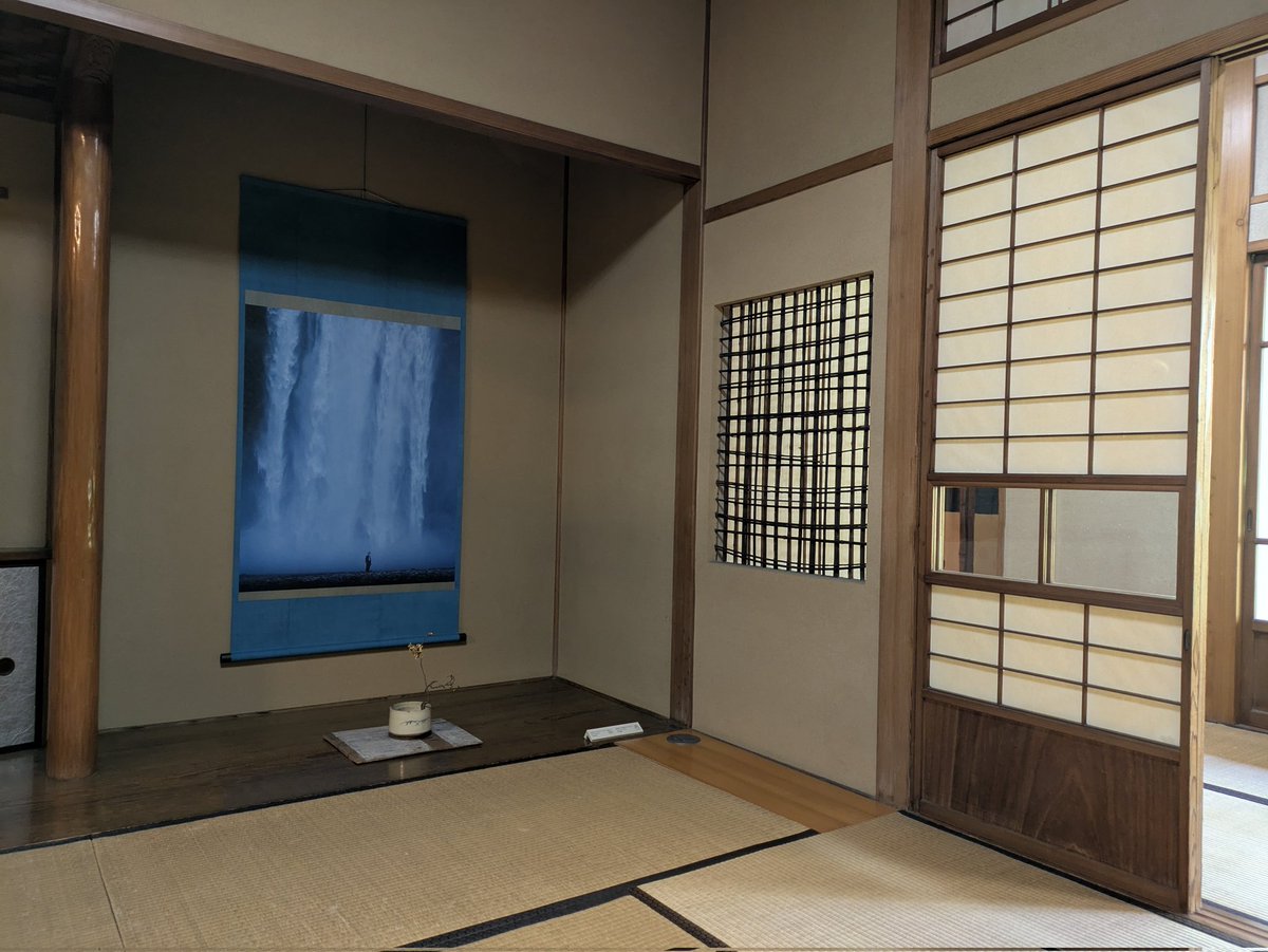 kazuko_1000's tweet image. #FOSS ＠代官山。瀧本幹也さん撮影、吉沢亮さん写真展。アイスランドの地に立つ亮さんは美青年でありつつ渋みもあり、紗幕が作品を幻想的に彩ります。旧朝倉家住宅でのサテライト展示もモダンで素敵でした。