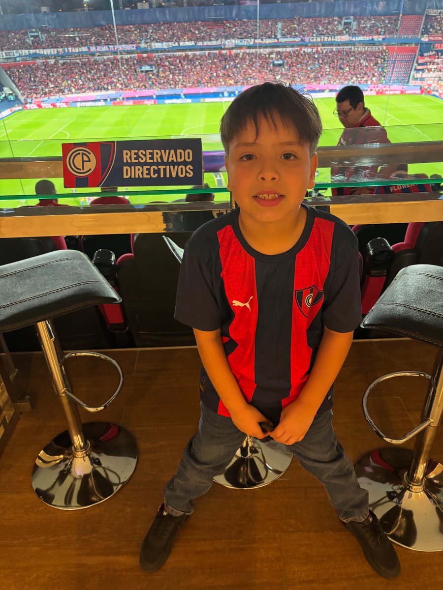 Feliz Día del Niño a mi Dinobb🥳🔴🔵🎉🎊🎁🌪️🙌🏽