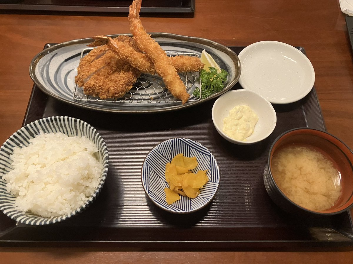 chiiilin's tweet photo. 定食っぽい https://t.co/U8fIoSYimr