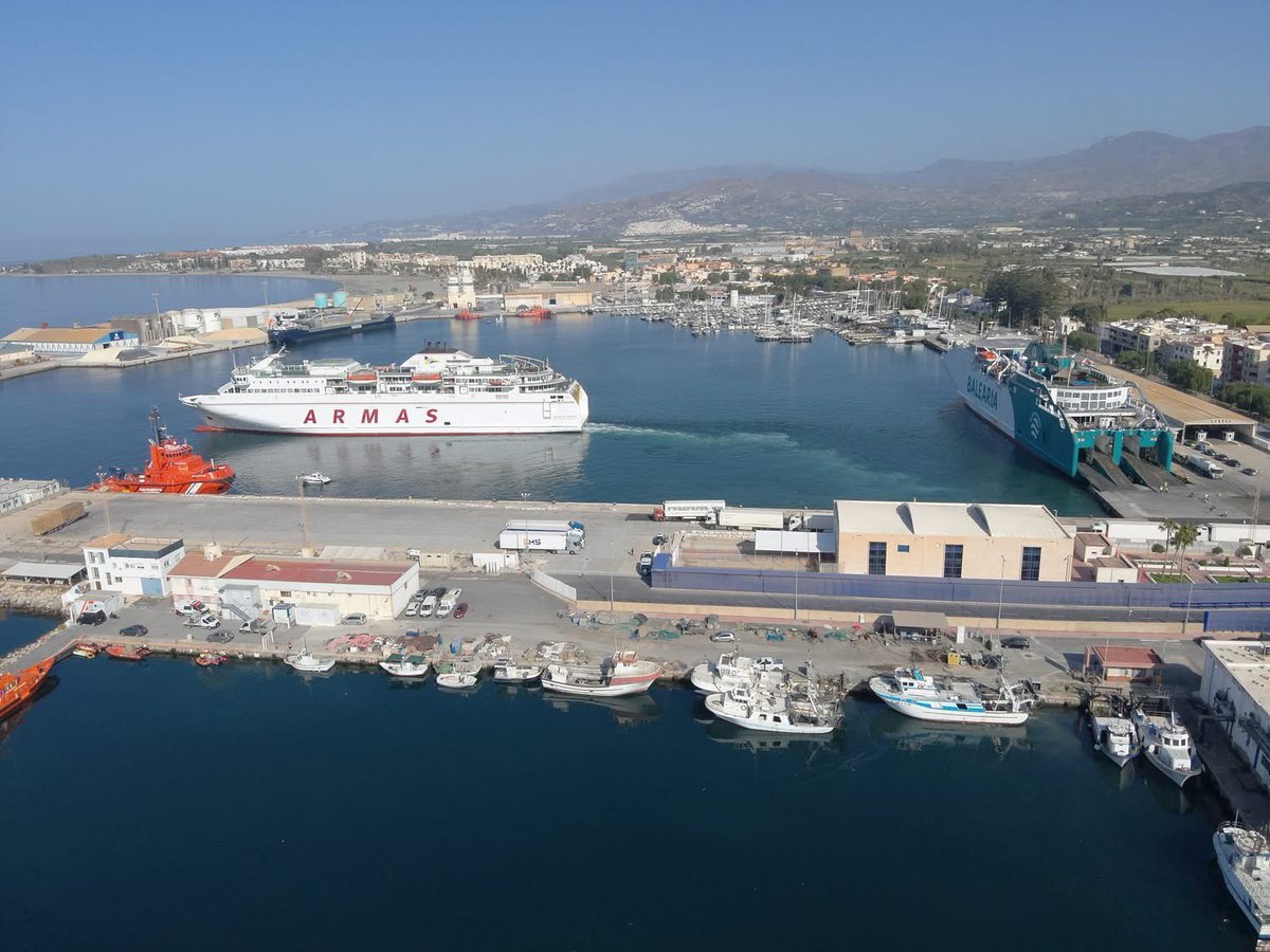 Un total de 60.512 pasajeros han pasado por el Puerto de Motril durante la Fase de Salida de la OPE 2025, un 12,5% más que en la campaña de 2024. 
#lineasregulares 
#20AniversarioAPM 🚢⛴️⚓️