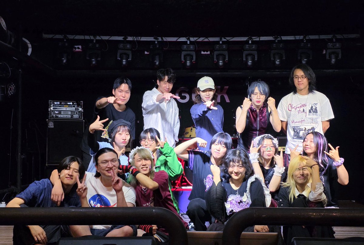 Daipunch2025's tweet photo. NEW-ERA 💥大💥 PUNCH‼️‼️
성황리에 마무리하였습니다.
긱 라이브하우스에 방문해 주시고, 현장과 라이브로 함께해주신 모든 분들께 감사인사 드립니다

공연 후기는 #뉴에라다이빤치닷 👈태그와 함께 올려주세요
조심히 들어가세요...언젠가 또 빤치를 날릴 날을 기원하며...🥊🥊🥊🥊 https://t.co/SckVmfhc9J
