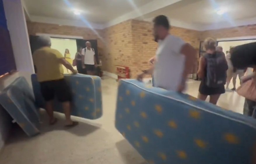 PatriotaCanaria's tweet image. ¿QUIEREN MÁS PRUEBAS ESPAÑOLES PASIVOS?
#Espabilad
#Espabilad
@1905Civil 
@Macarena_Olona 
@Eduolivabueno 
@pilaruramos 
@navedelmisterio 
@JuntosGc62382 
@jucilguipuzcoa1 
@AntidisturbiosU