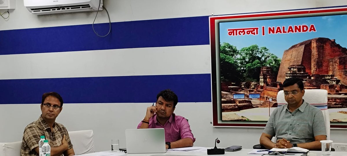 आज दिनांक 16 अगस्त 2025 को श्री कुंदन कुमार , ज़िला पदाधिकारी, नालन्दा की अध्यक्षता में राजस्व महाअभियान के सफल आयोजन हेतु जिला एवं अनुमंडल स्तरीय पदाधिकारियों के साथ विशेष शिविर  कार्य प्रगति से संबंधित समीक्षा बैठक आयोजित की गई ।

 जिले भर में भू-अभिलेखों को अद्यतन करने हेतु आज