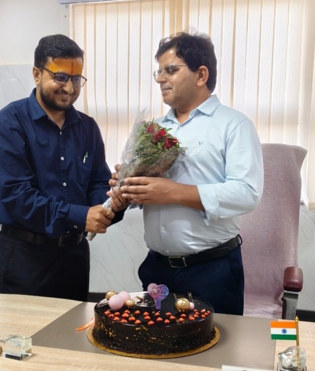 बड़े भाई डॉ प्रभाकर मिश्रा जी को जन्मदिवस की हार्दिक शुभकामनाएं एवं बधाई!

Happy Birthday coach!