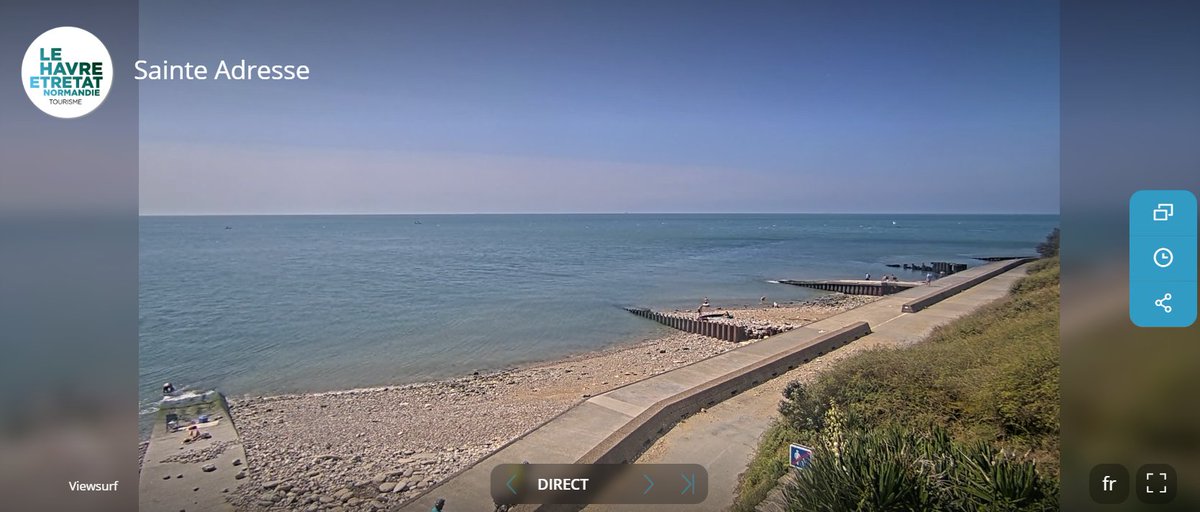 La Seine-Maritime est coupée en deux avec au nord ☁ une tartine de nuages bas persistante et au sud ☀ un ciel bleu azur. La dissipation des nuages bas sera progressive et lente, des éclaircies perceront dans les prochaines heures. La différence est nette depuis les webcams de