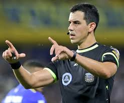 🚩 Leandro Rey Hilfer será el árbitro en el partido entre Vélez e Independiente por la Fecha 5 del Torneo en el Estadio José Amalfitani.

■ Asistentes: Juan Pablo Belatti y Lucio Méndez. Cuarto árbitro: Lucas Comesaña.

🖥VAR: Diego Ceballos y AVAR: Gisella Trucco.

#JuegaVélez