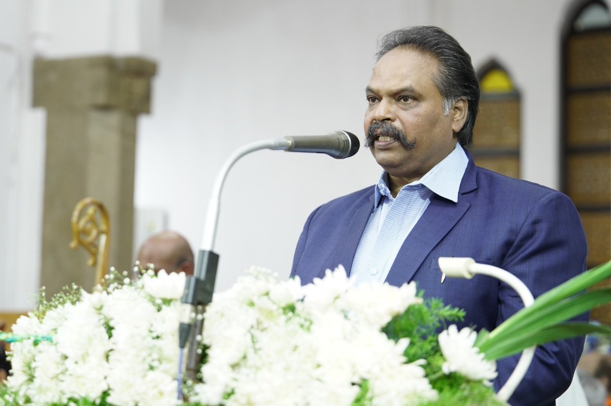 FernandasRaja's tweet photo. conducted the service with other bishops, Hon. Treasurer Prof. Dr. B. Vimal Sukumar and other leaders was also present.
#Erode-SalemDiocese #BishopConsecration #FernandasRathinaRaja #CSI https://t.co/ULjZQj72Wt
