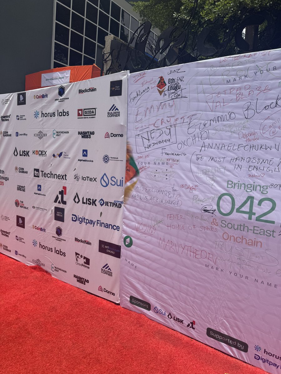 Eth_Enugu's tweet image. 1000+ attendees are in the house.
@AronuUgochukwu just delivered an excellent talk on his journey as a builder 🔥
Having a circle moment with some builders outside the venue too with lots of questions being thrown and answered.
You should be here!
#ETHEnugu #ETHEnugu25…