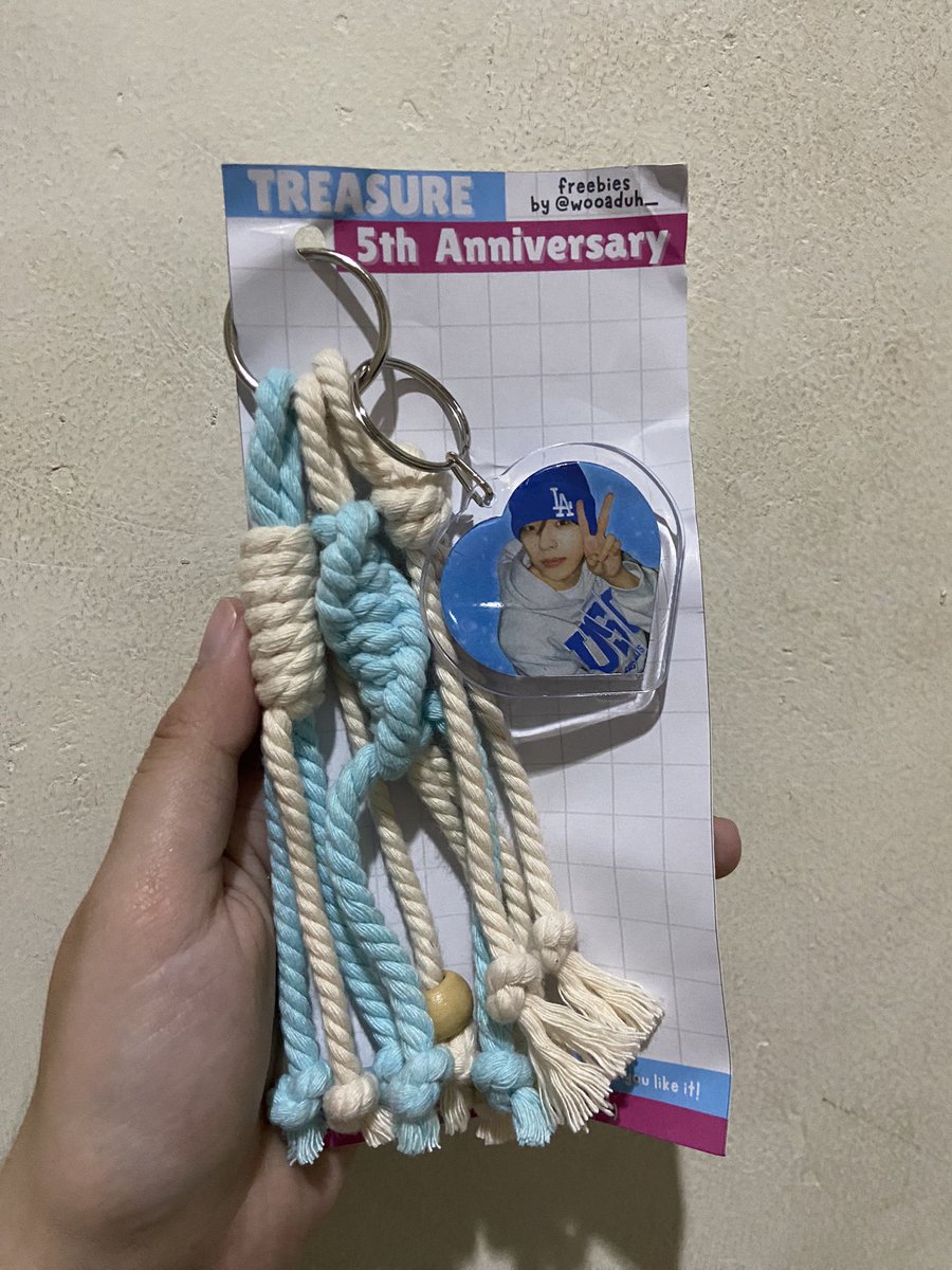 Jimyworld95's tweet photo. Freebies nya udah sampeee, bakal langsung aku gantung di tas, thankyou so much kaa🩵🤍 https://t.co/dZhkrsceeY