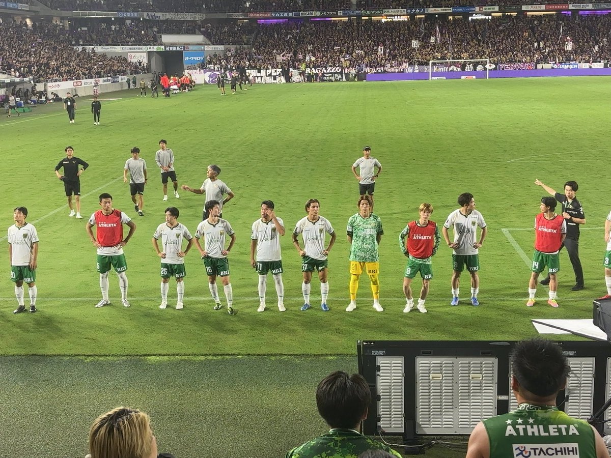 Utasu_TKV_GREEN's tweet photo. 戦術がどうとか、あのプレーがどうとか、審判がどうとかじゃないんだよ。

俺たちサポーターがもっとやらないと。
選手の目を覚ますような、アドレナリンをドバッと出させるような、そんな雰囲気を作らないと上には行けない。

次、去年から1回も勝ててない相手だぞ
ホームだぞ

勝つぞ

#verd https://t.co/dVM0Iaj0Jm