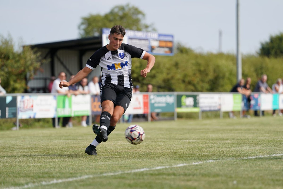 LouthTownFC's tweet image. 17-year-old Theo Kitt-Bushell scores FOUR goals in 30 minutes to fire the White Wolves to a 4-2 win at Wakefield! 🐺

#UTW