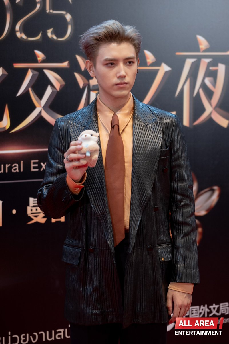 allarea_ent's tweet photo. "เฉินเฟยอวี่" ในงาน 'WEIBO CULTURAL EXCHANGE NIGHT IN THAILAND' ✨️

#ChenFeiyu #陈飞宇 #ArthurChen
#WeiboCulturalExchangeNight2025
#WeiboGala2025 https://t.co/ADypFFtqNA