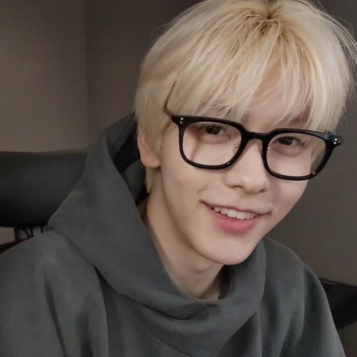 yeonbinchive's tweet photo. 🩶 https://t.co/Jbhx5RGzgV