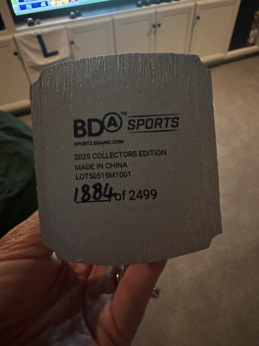 I got one of the silver ones! I’ve never gotten one of the silver or gold bobbles until last night.